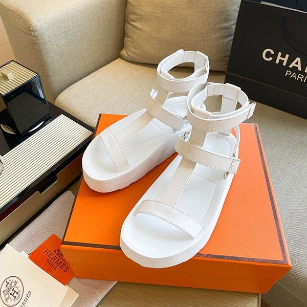 夏のお出かけに♪テクノ サンダル 偽物【エルメス】Enid Sandal H221033Z90380高い品質